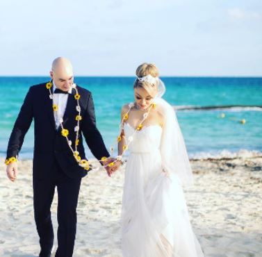 Jeffrey Vandergrift and Natasha Yi renewed their wedding vows in 2007
